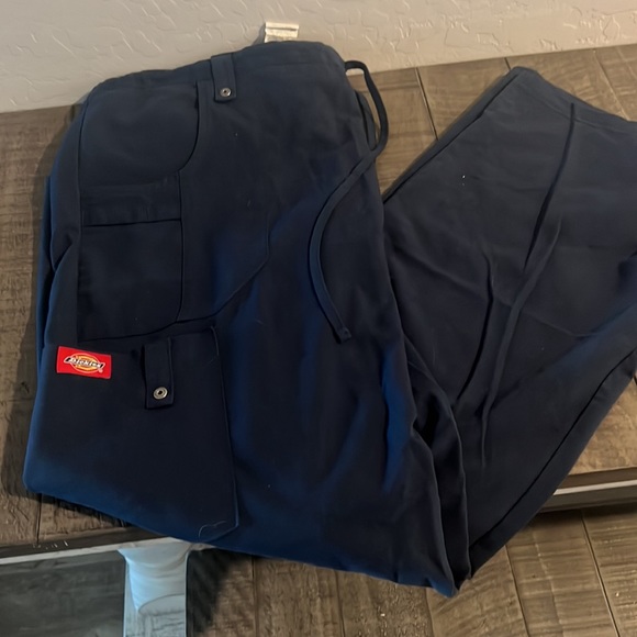 Navy blue scrubs by Dickies top 2x bottoms L - Picture 2 of 5
